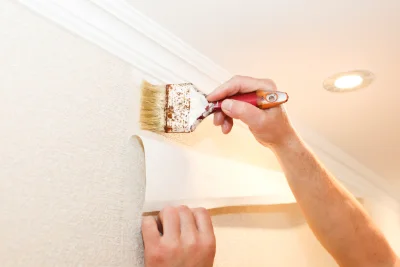 Pose de papier peint à Olliergues — revêtements muraux et toiles de verre